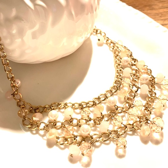Jewelry - Elegant Gold and Pearl Necklace